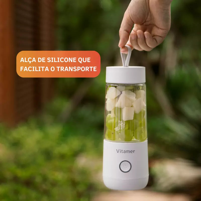 liquidificador-portatil-vitamer-mini-350-ml-alca-de-silicone-segurando-triturando-frutas-blender-mixer