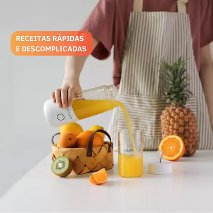 liquidificador-portatil-vitamer-mini-350-ml-fazendo-suco-de-laranja-blender-mixer